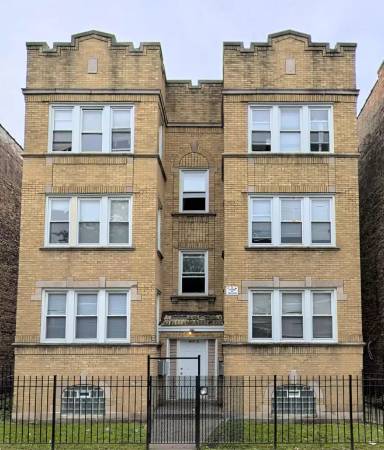 Main picture of 4919 W Adams St