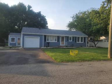Main picture of 105 E Crescent Pkwy