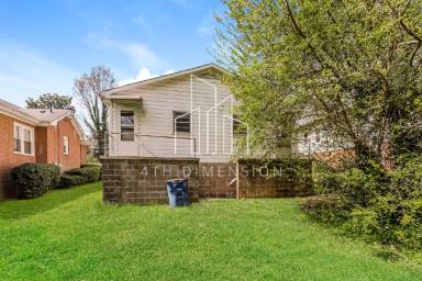 Main picture of 225 N Jackson Ave