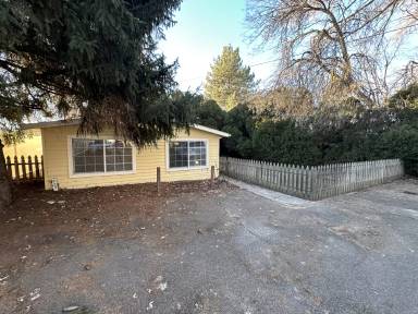 Main picture of 627 E Pennsylvania St