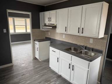 Main picture of 681 S Farnham St
