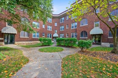 Main picture of 2558 Woodburn Ave