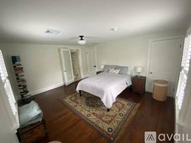 Main picture of 703 Dranesville Rd