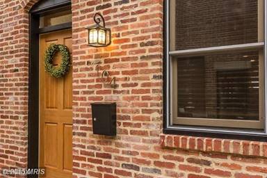 Main picture of 104 S Chapel St