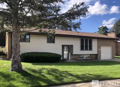 Main picture of 1004 Shady Ln
