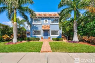 Main picture of 605 N Lakeside Dr