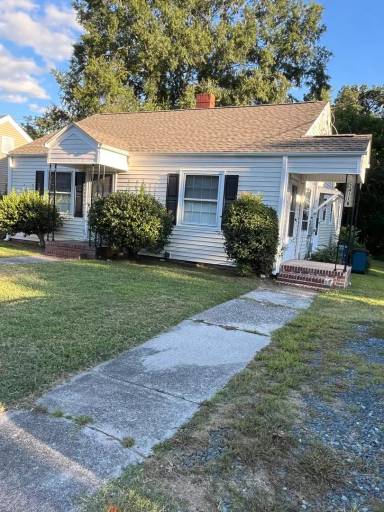 Main picture of 2411 Chapel Hill Rd