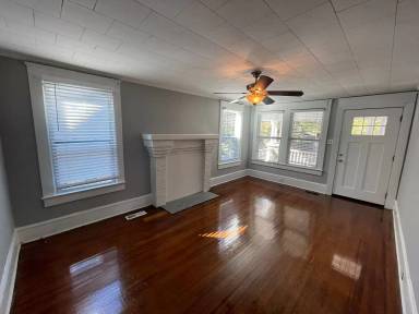 Main picture of 1928 Allen St