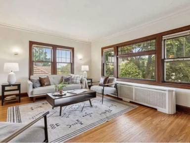 Main picture of 4215 Cedar Ave S