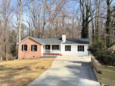 Main picture of 115 E Greenwood Dr