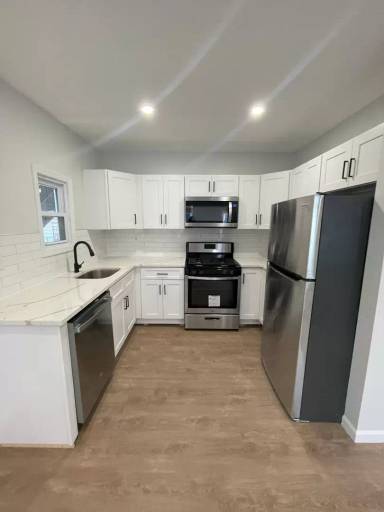 Main picture of 42 E 19th St