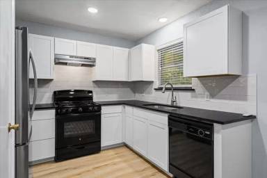 Main picture of 8706 Dandelion Trl