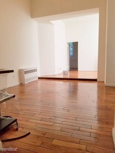 Main picture of 692 Greenwich St