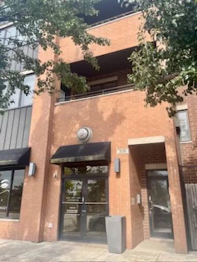 Main picture of 2128 W Van Buren St