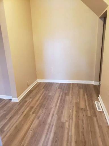 Main picture of 2467 W Auer Ave