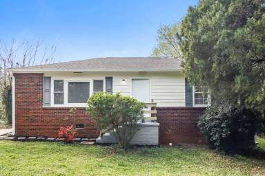 Main picture of 1439 Joy Ln