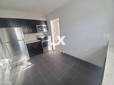 Main picture of 7349 N Sheridan Rd