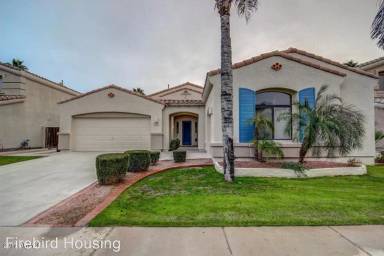 Main picture of 662 W Honeysuckle Dr