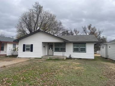 Main picture of 621 S 8th Street Dr