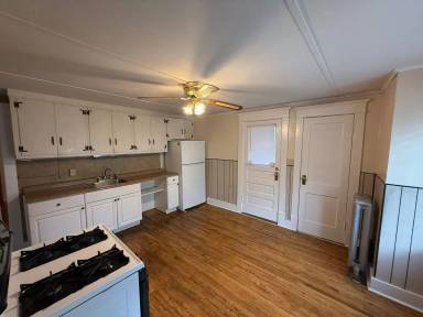 Main picture of 232 Hampden St