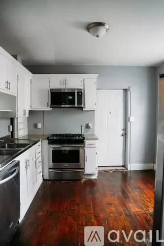 Main picture of 1121 W Maple St
