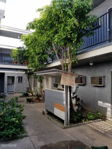 Main picture of 12745 Vanowen St