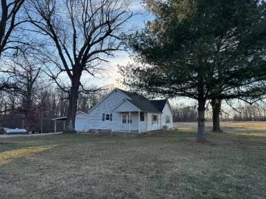 Main picture of 815 Race Track Rd