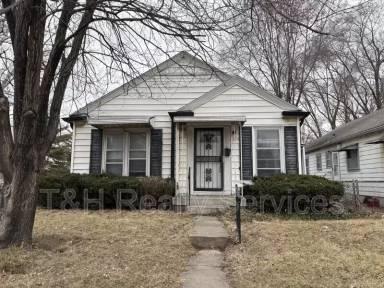 Main picture of 2104 E 46th St