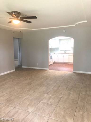 Main picture of 2370 Taylor Ln