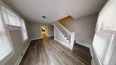 Main picture of 910 W 18th St