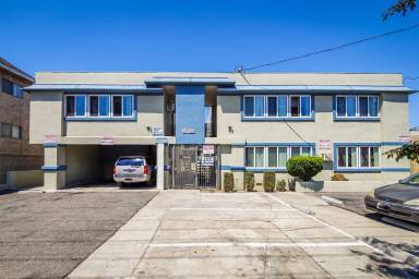 Main picture of 15733 Vanowen St