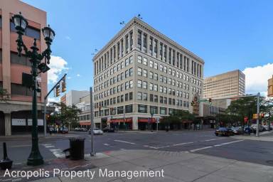 Main picture of 108 W Jefferson St