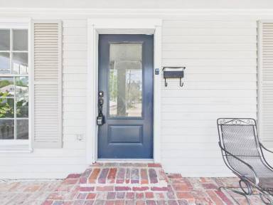 Main picture of 131 Washington St