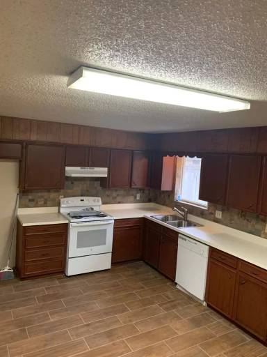 Main picture of 501 W Kiowa Ave