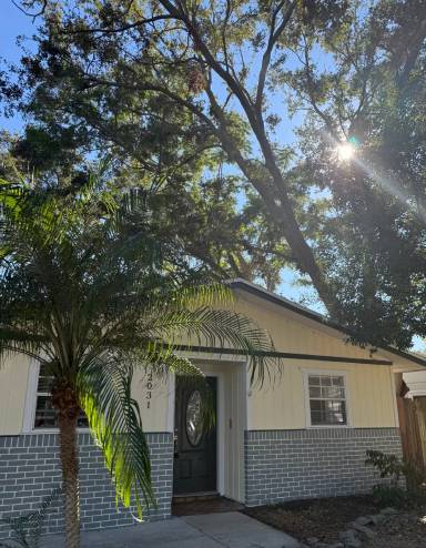 Main picture of 2031 Charter Oaks Dr