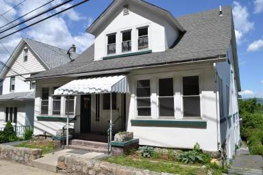 Main picture of 223 E Mountain Rd