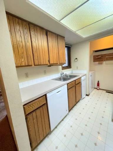 Main picture of 7568 Foxridge Way