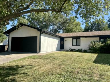Main picture of 3301 Carnelian St