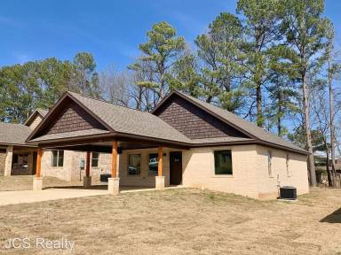 Main picture of 303 Wolf Den Dr