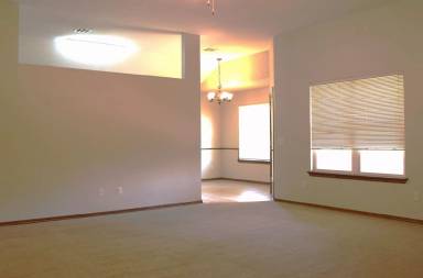 Main picture of 2720 SE 95th St