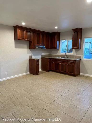 Main picture of 977 W 46th St