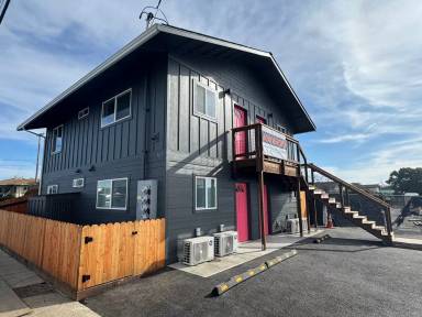 Main picture of 965 W Harris St