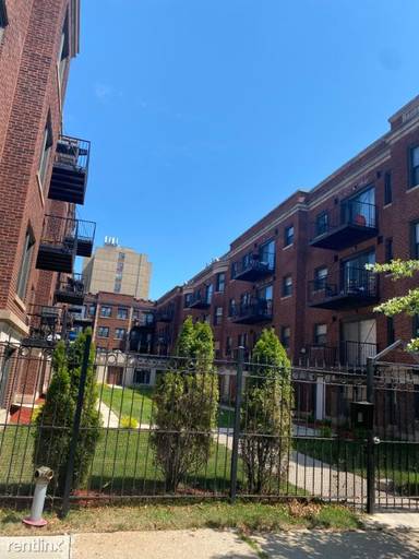 Main picture of 4627 S Drexel Blvd