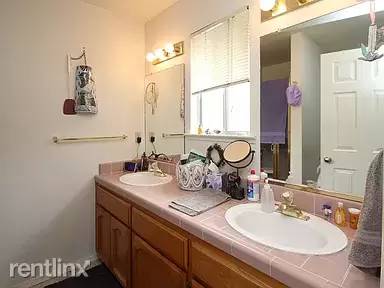 Main picture of 2687 Fowler Ave