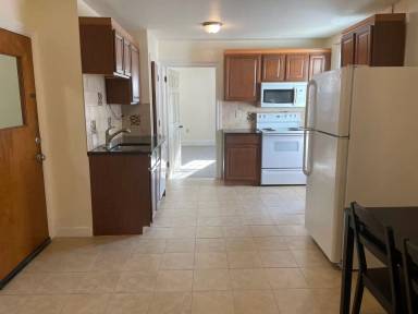 Main picture of 318 1/2 W Main St