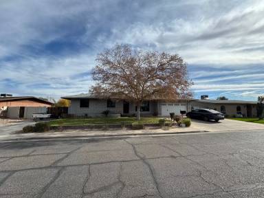 Main picture of 655 N Gentry Cir