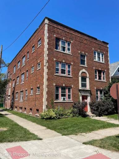 Main picture of 3210 W 114th St