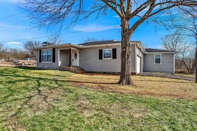 Main picture of 735 S Bridgefarmer Rd