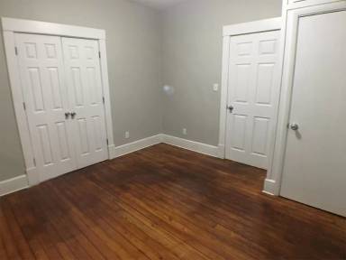 Main picture of 1327 W 32nd St