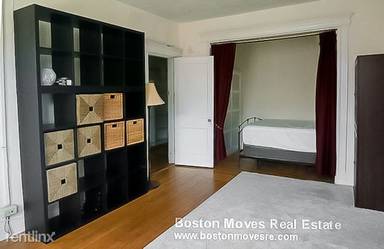 Main picture of 132 Hemenway St